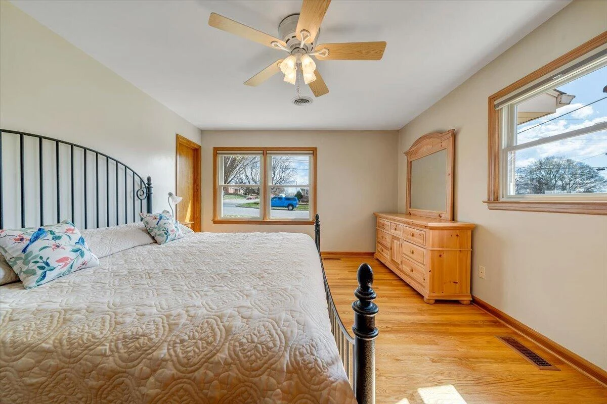 403 Lake AVE - Photo 17