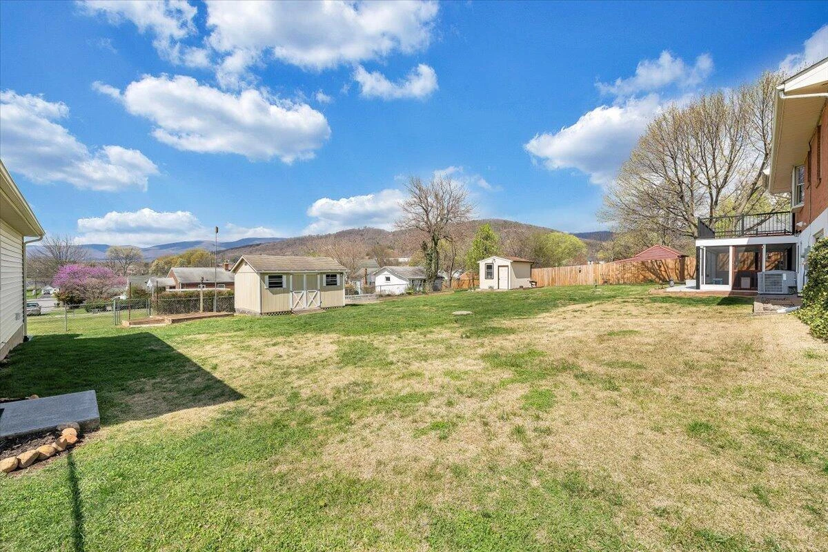 403 Lake AVE - Photo 43