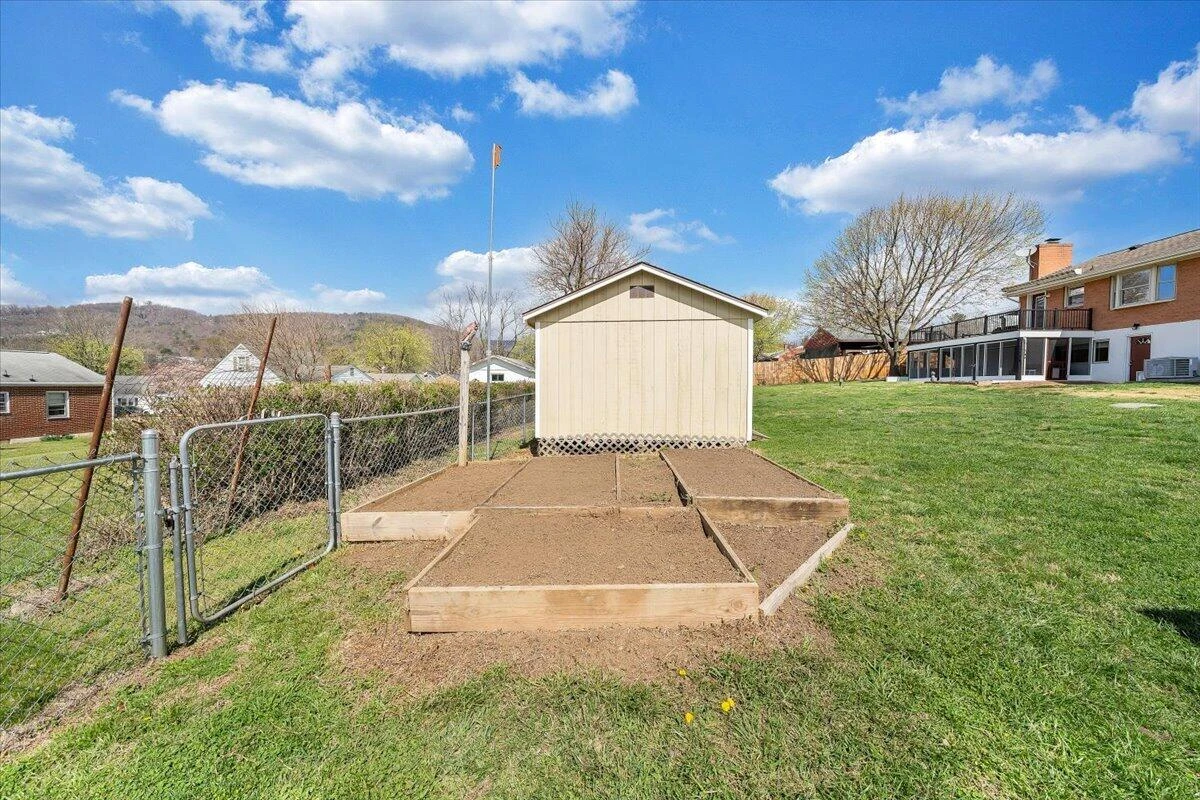 403 Lake AVE - Photo 45