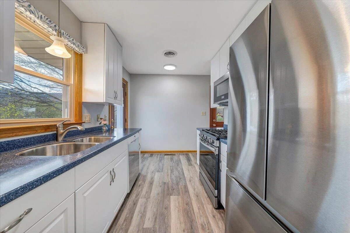 403 Lake AVE - Photo 12