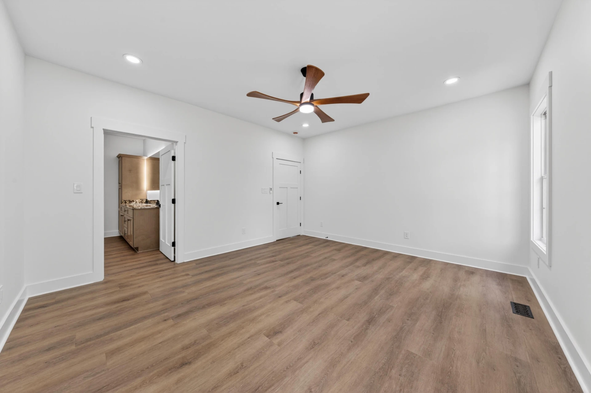 1131 Golf View CT - Photo 18