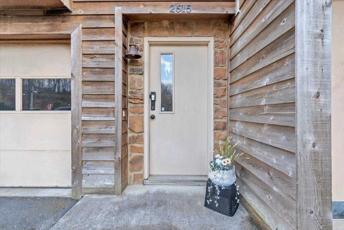 2615 Glade DR SE - Photo 3