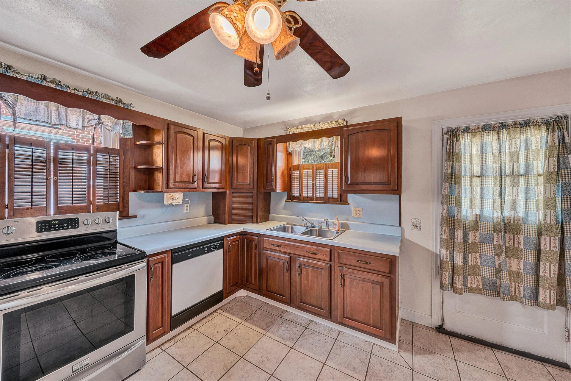 4009 Richland AVE NW - Photo 10
