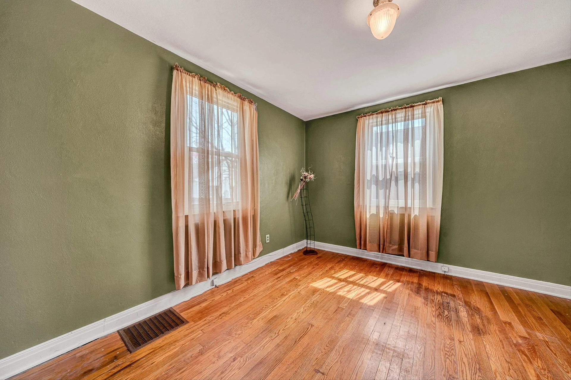 4009 Richland AVE NW - Photo 12
