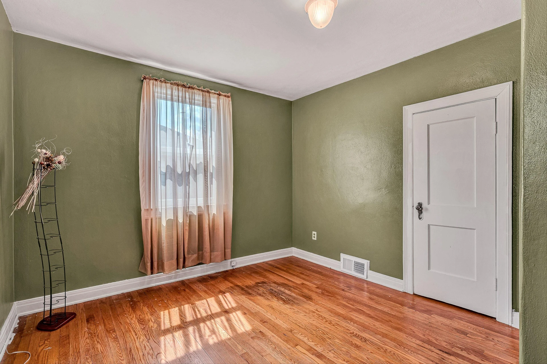 4009 Richland AVE NW - Photo 13