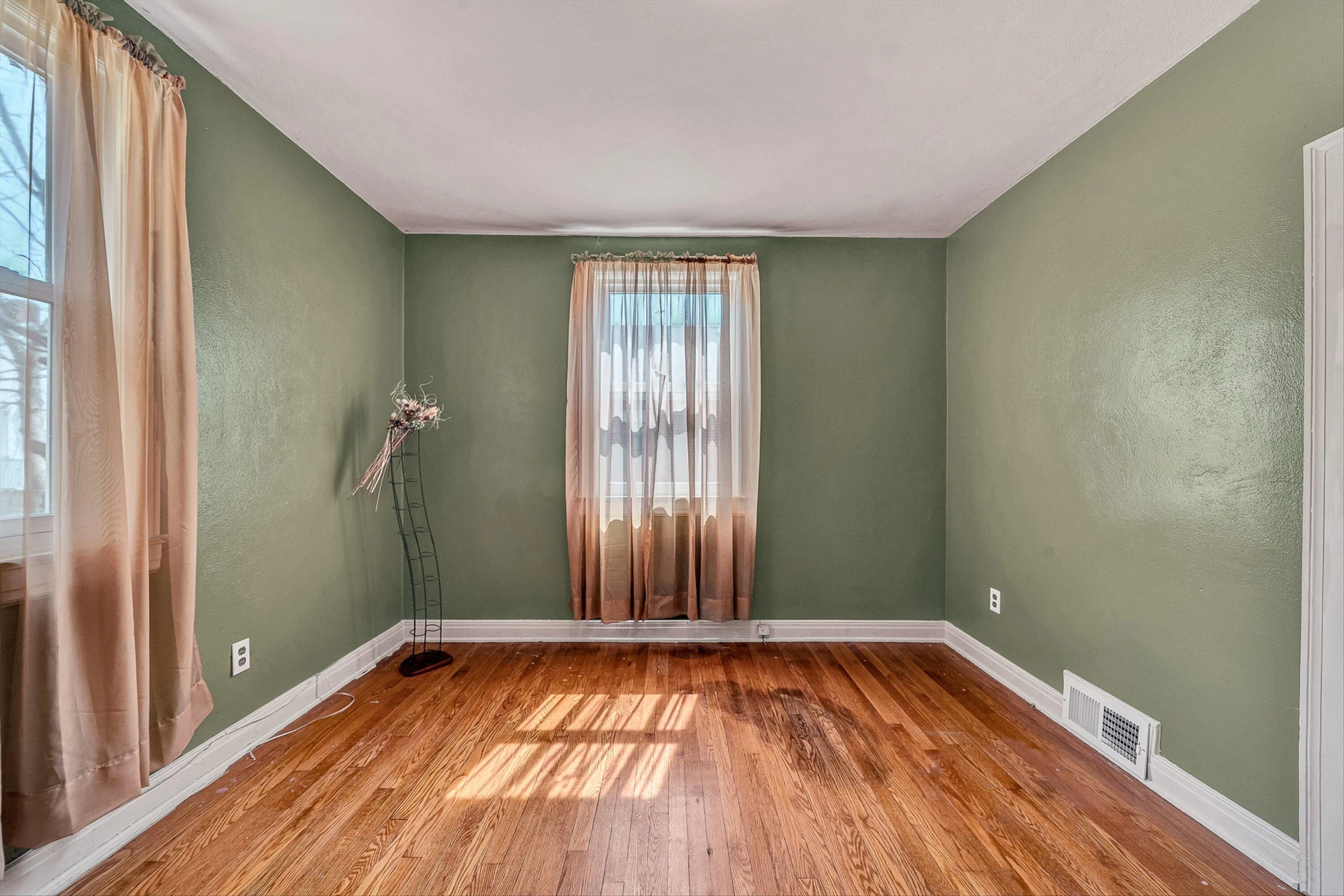 4009 Richland AVE NW - Photo 14