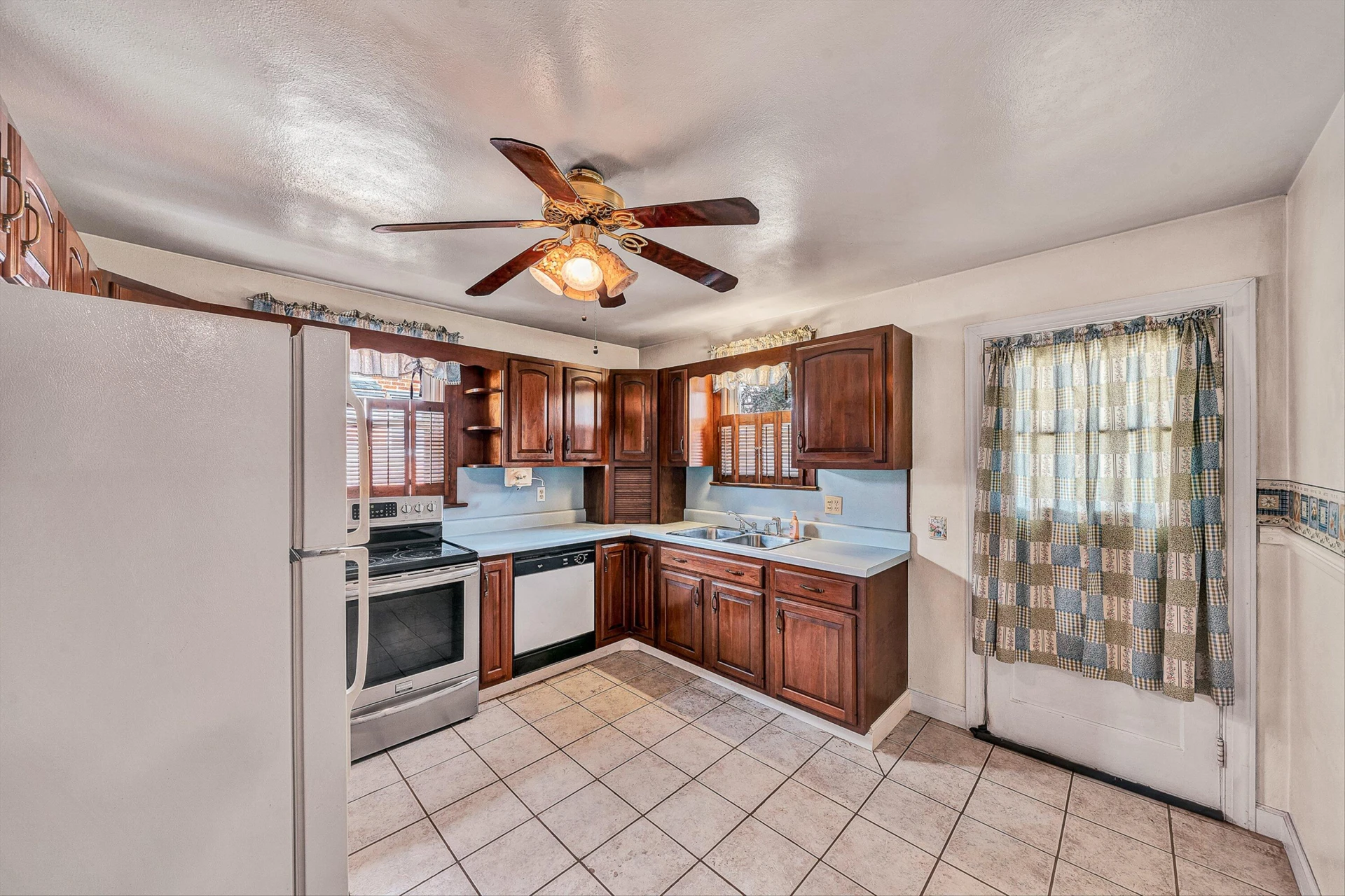 4009 Richland AVE NW - Photo 8