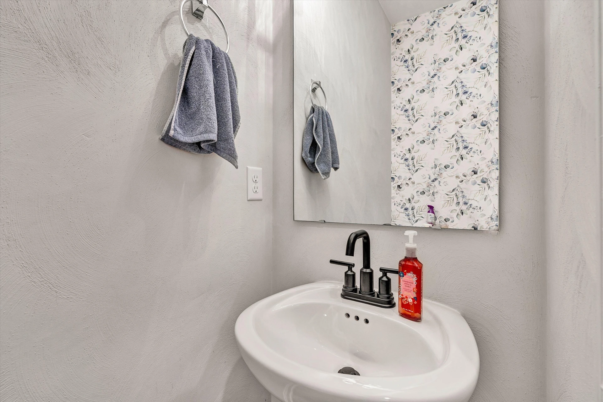 8 ALDER LN - Photo 16