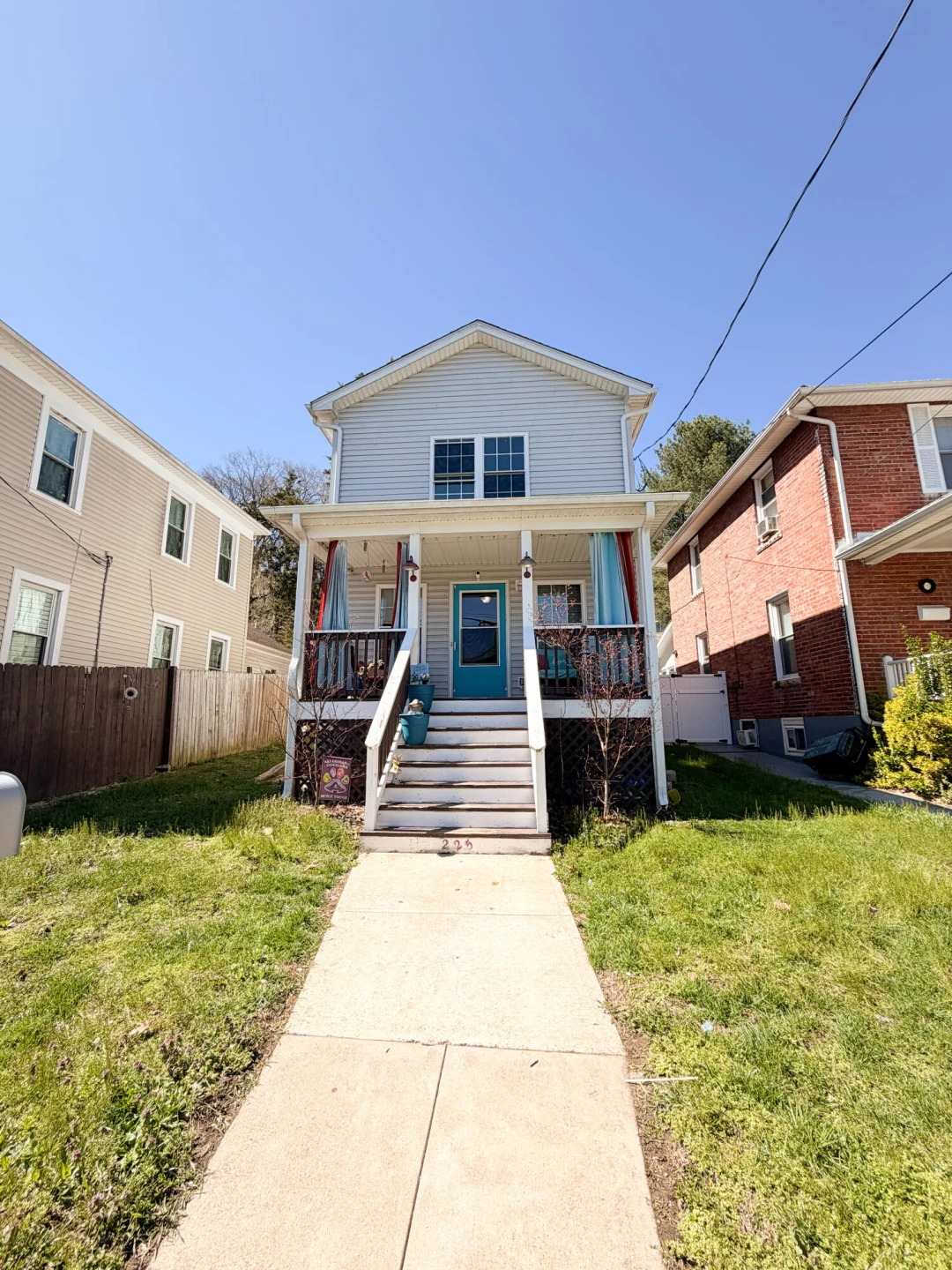 225 Roxbury ST - Photo 2