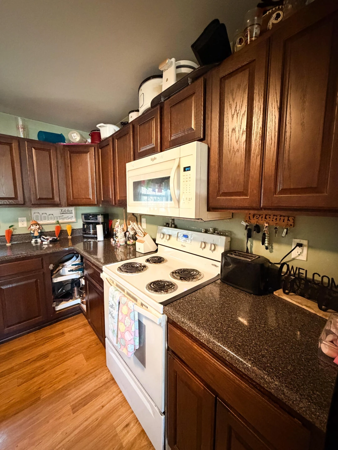 225 Roxbury ST - Photo 6