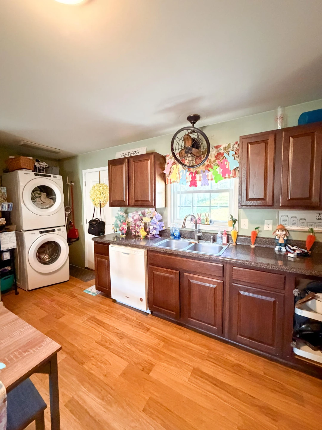 225 Roxbury ST - Photo 9