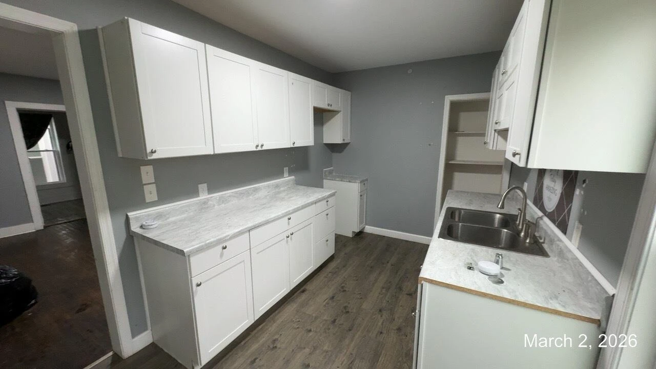 305 E Chestnut ST - Photo 2