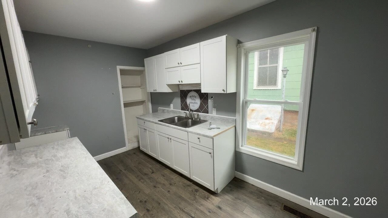 305 E Chestnut ST - Photo 3