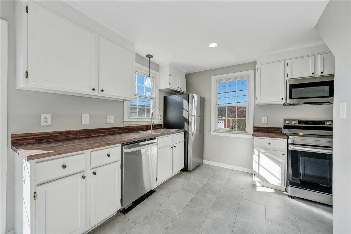 2105 Mountain AVE - Photo 10