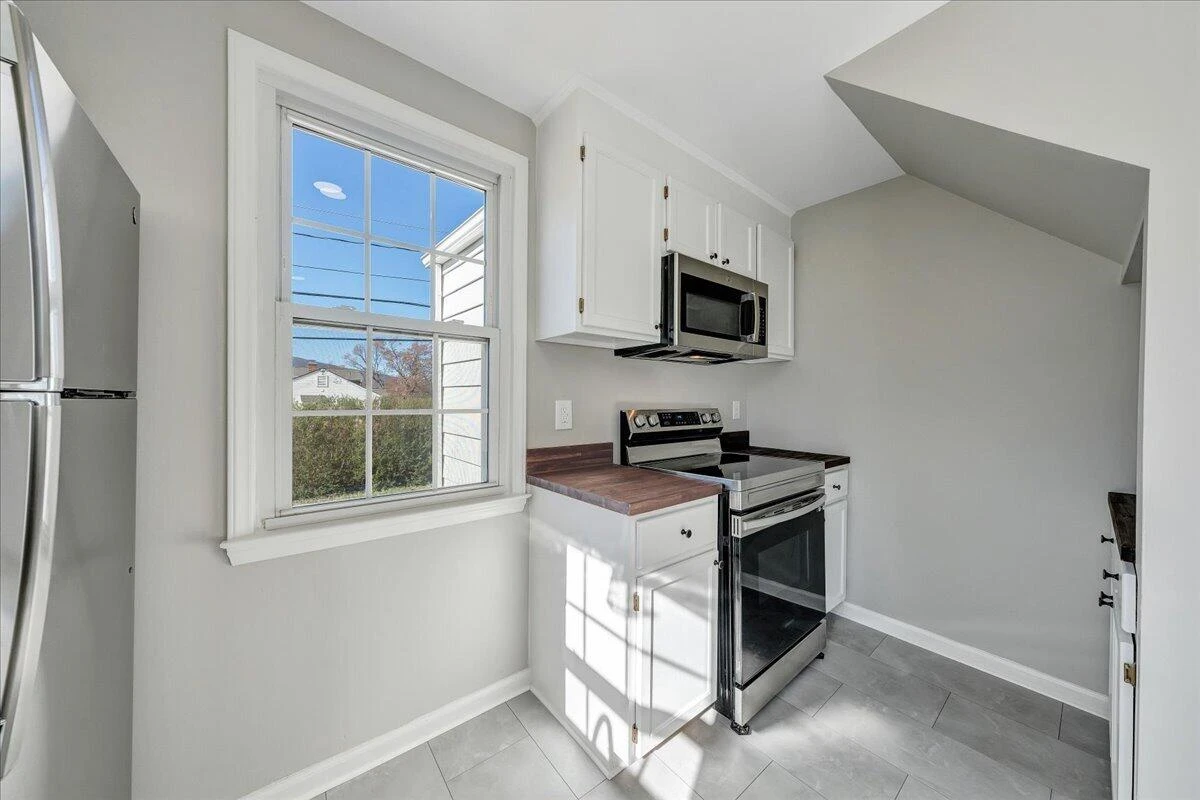 2105 Mountain AVE - Photo 11