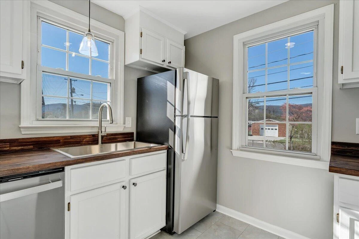 2105 Mountain AVE - Photo 14
