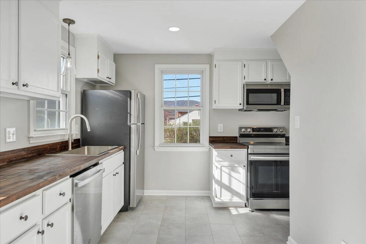 2105 Mountain AVE - Photo 15