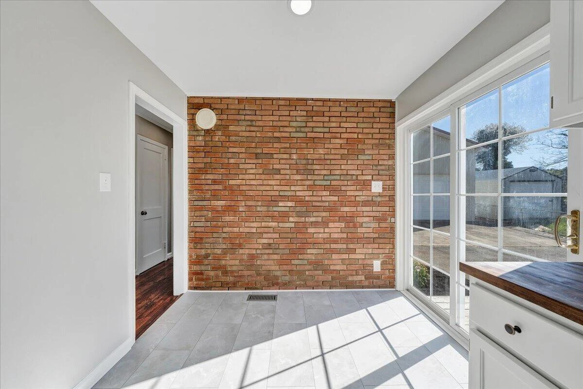 2105 Mountain AVE - Photo 16