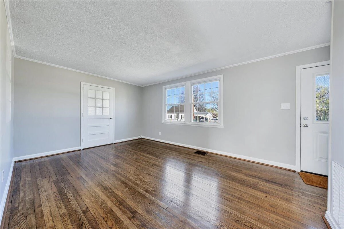 2105 Mountain AVE - Photo 3