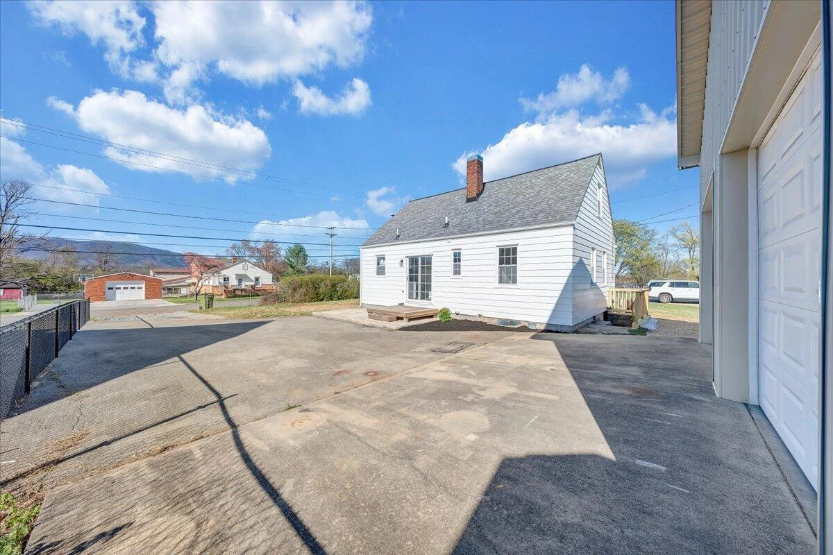 2105 Mountain AVE - Photo 36