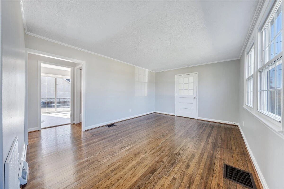 2105 Mountain AVE - Photo 4
