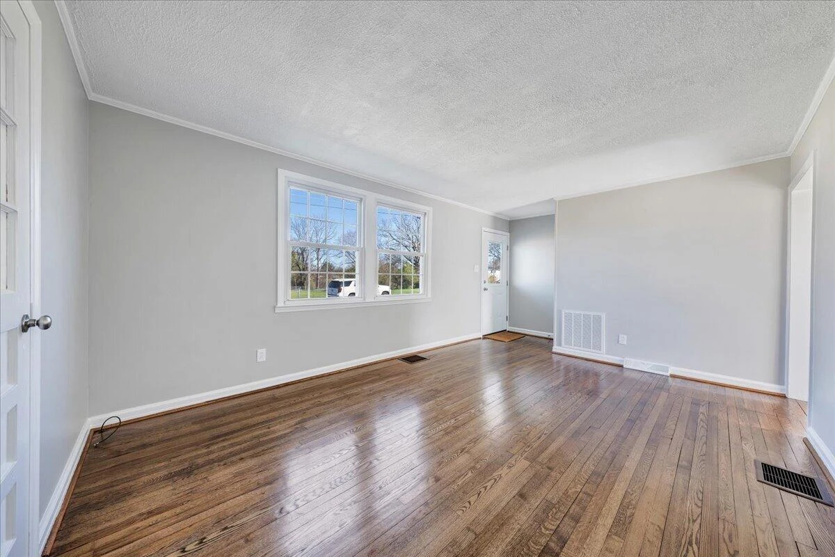 2105 Mountain AVE - Photo 5
