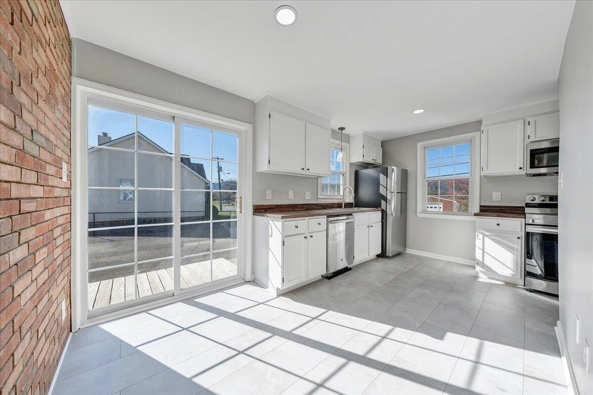 2105 Mountain AVE - Photo 8