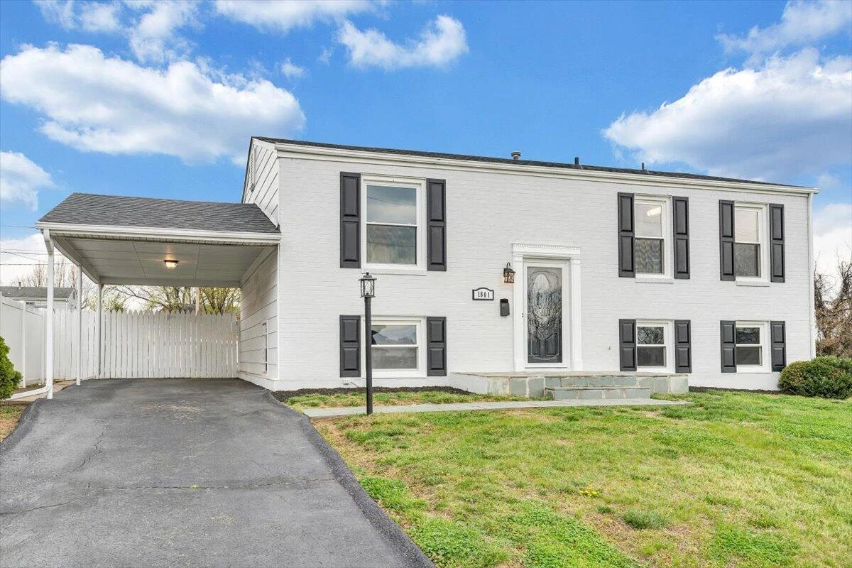 1801 Franwill AVE NW - Photo 2