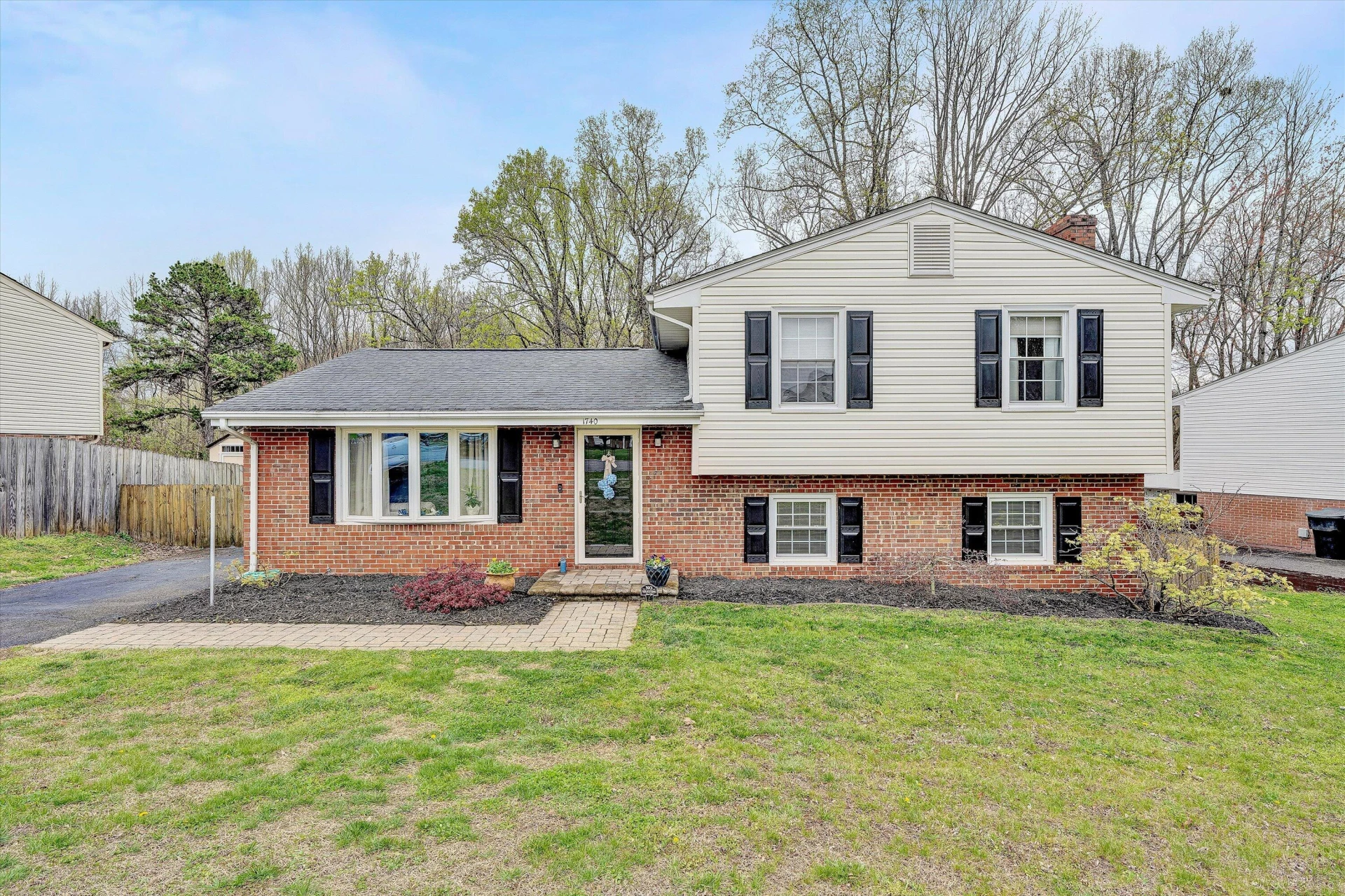 1740 Parker LN