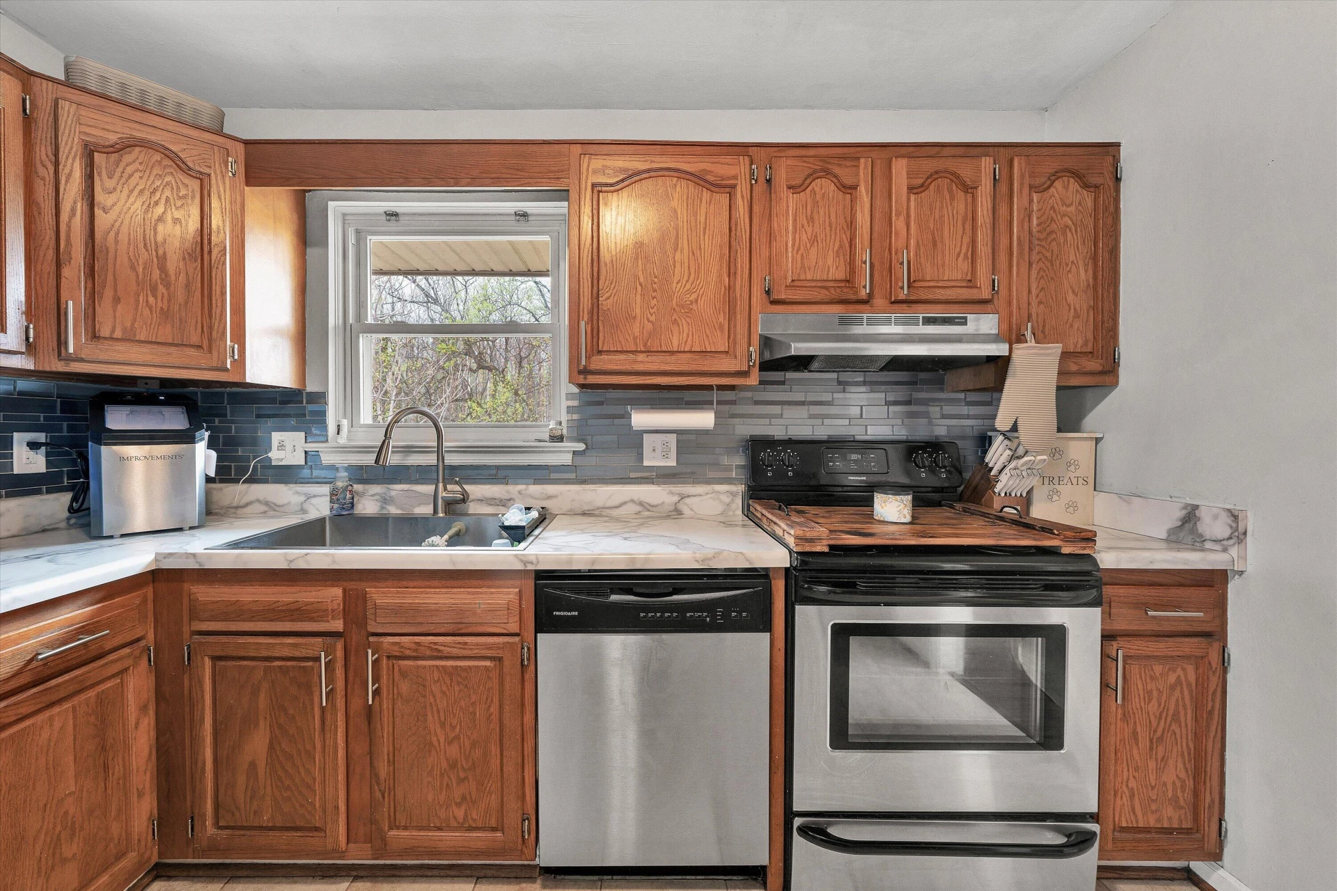 1740 Parker LN - Photo 10