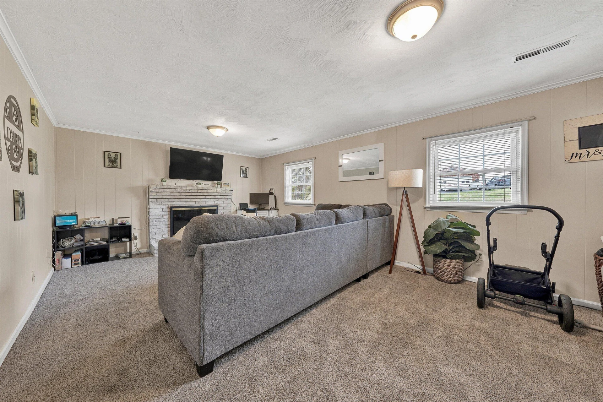 1740 Parker LN - Photo 16