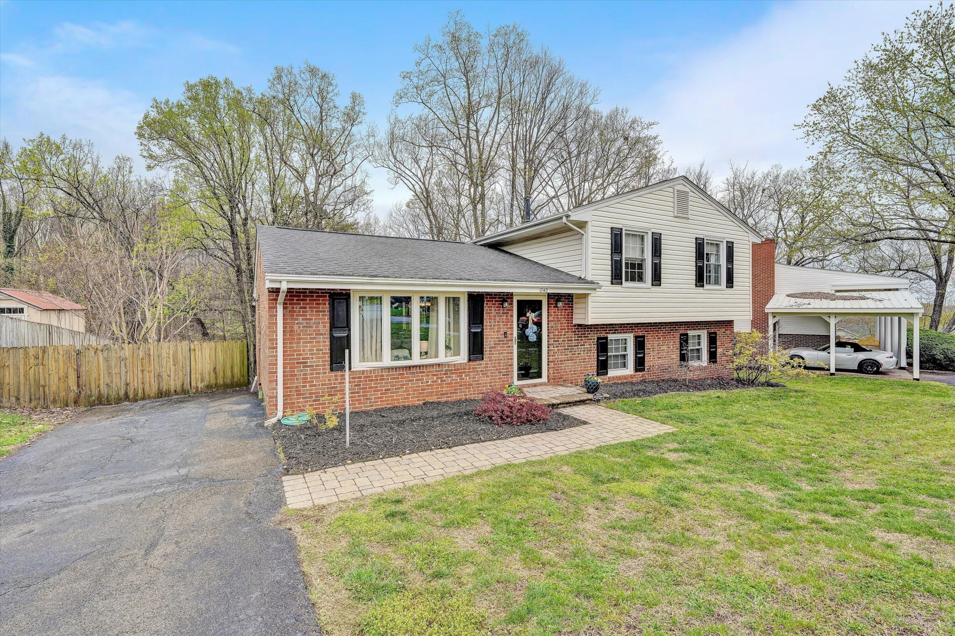1740 Parker LN - Photo 2