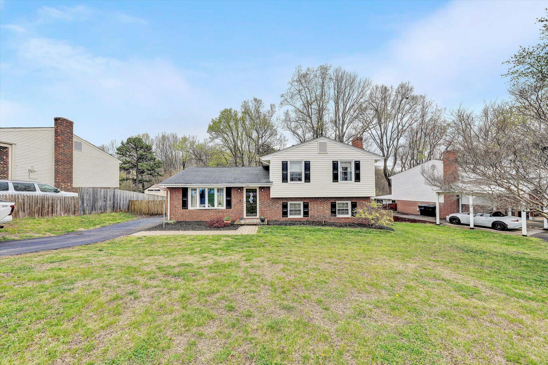 1740 Parker LN - Photo 3