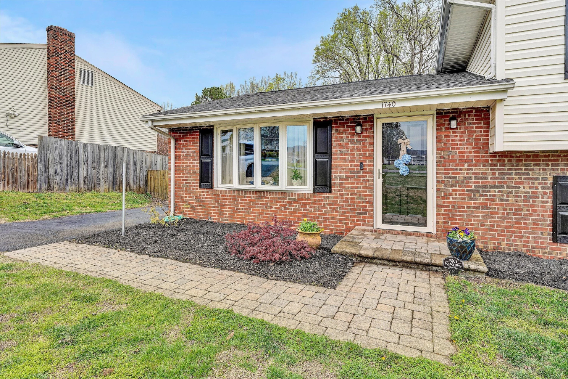 1740 Parker LN - Photo 4