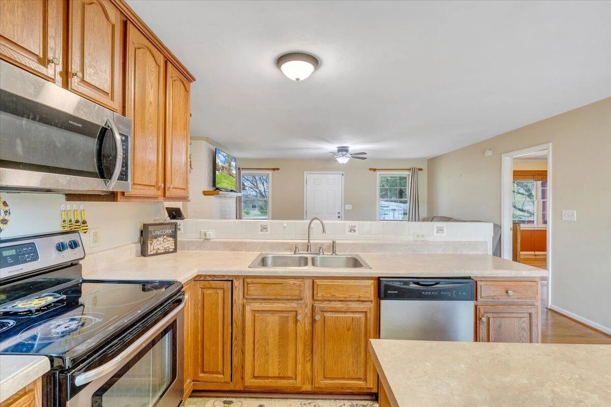 1905 Mount Joy RD - Photo 11