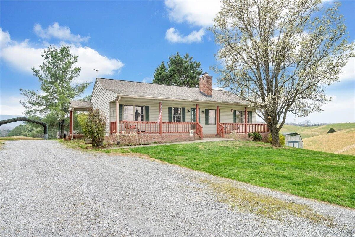 1905 Mount Joy RD - Photo 2