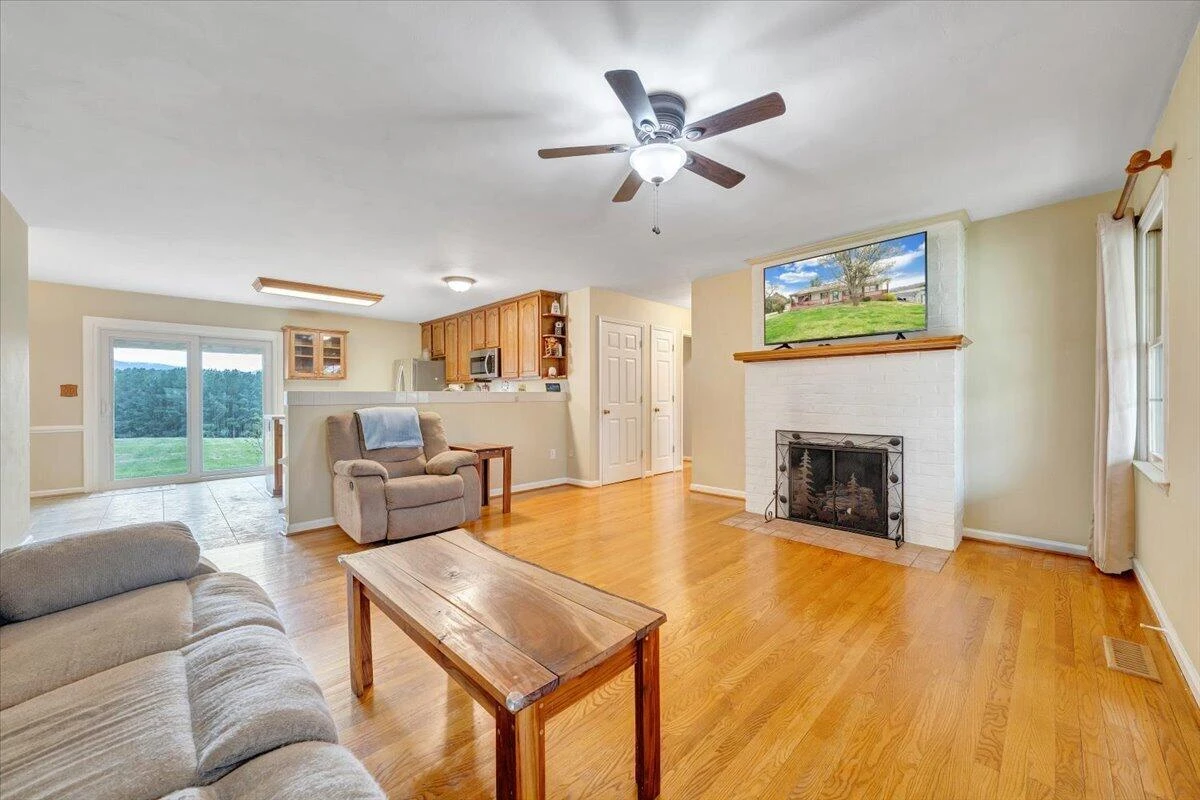 1905 Mount Joy RD - Photo 5