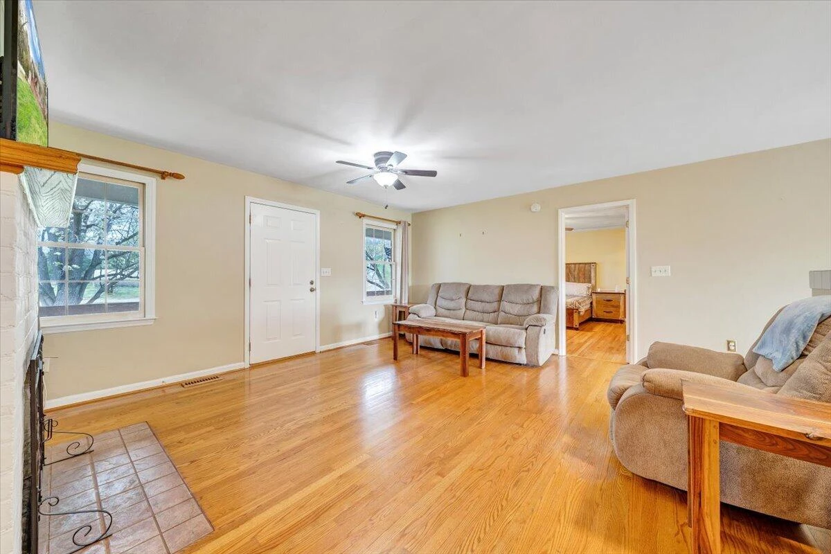 1905 Mount Joy RD - Photo 7