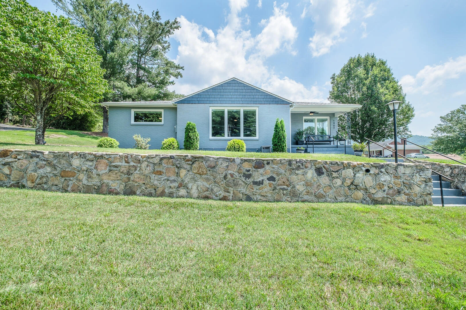 1307 S Massie AVE - Photo 2