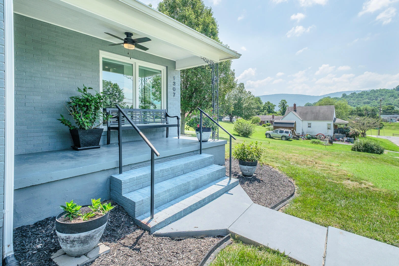 1307 S Massie AVE - Photo 4