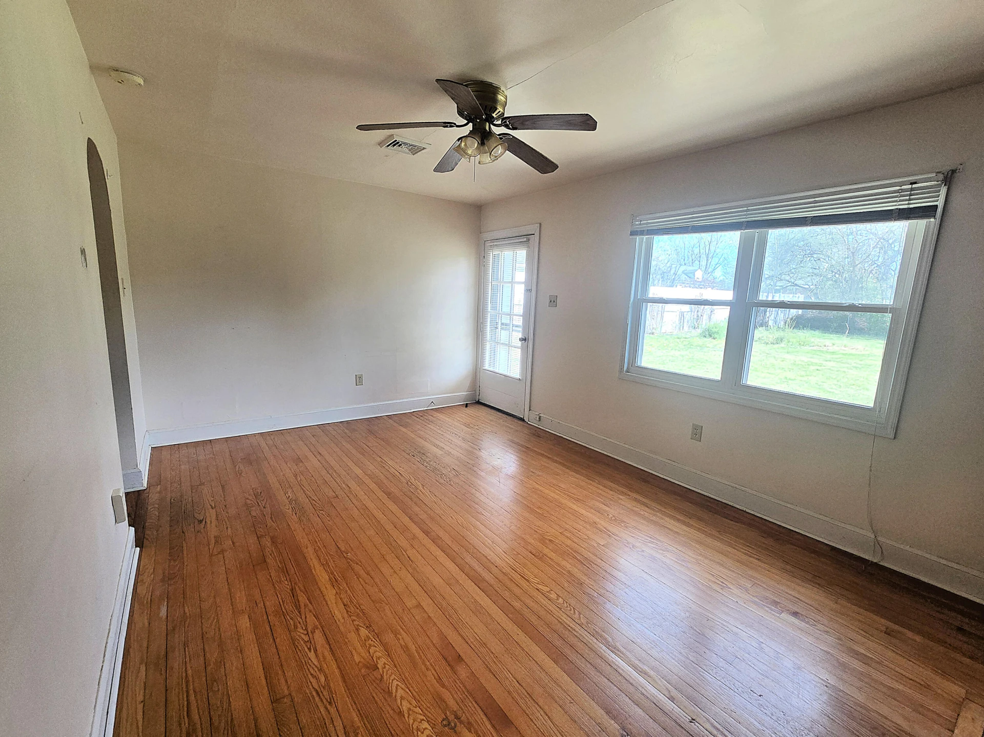 914 Whitney AVE NW - Photo 4