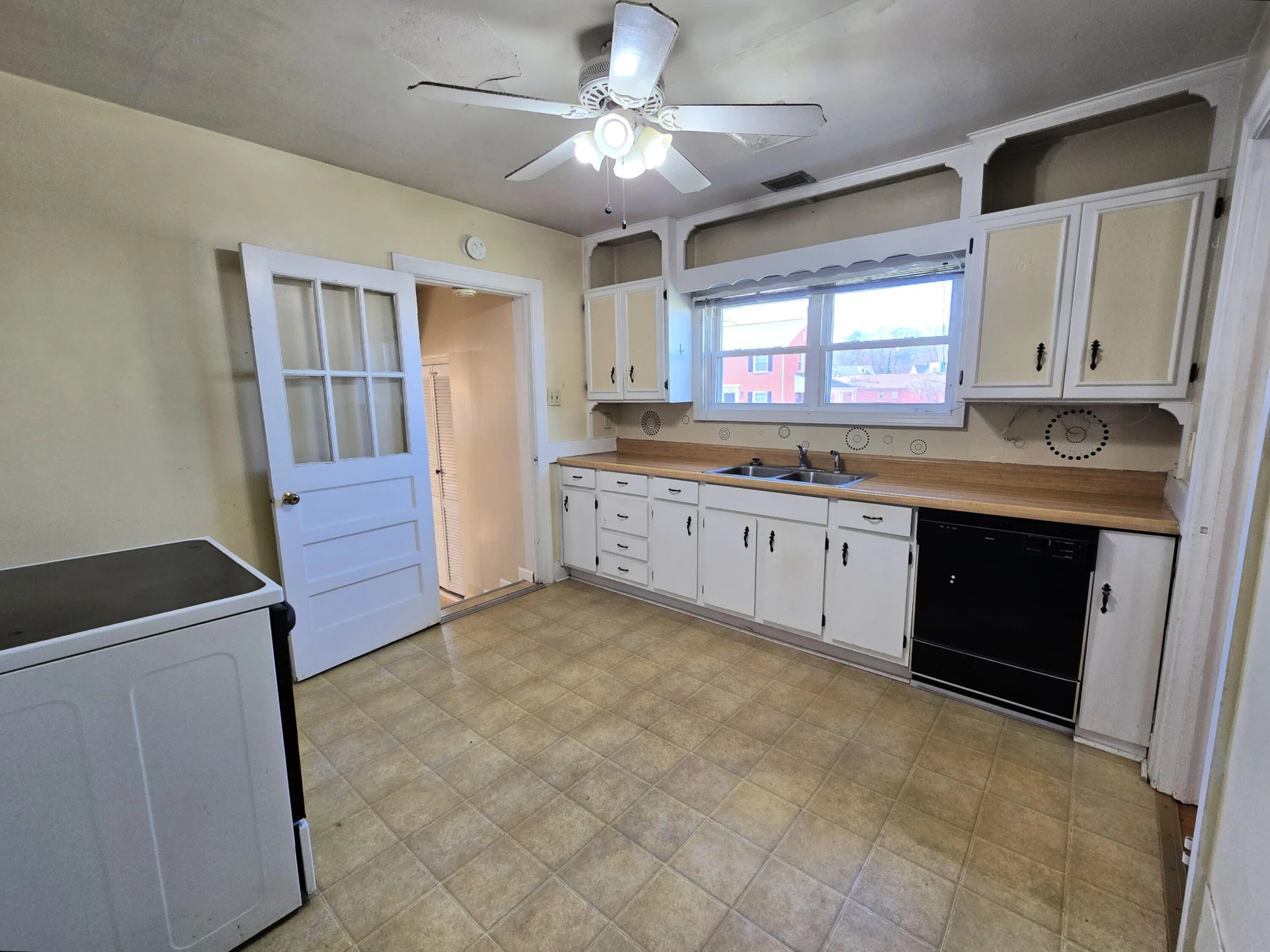 914 Whitney AVE NW - Photo 6