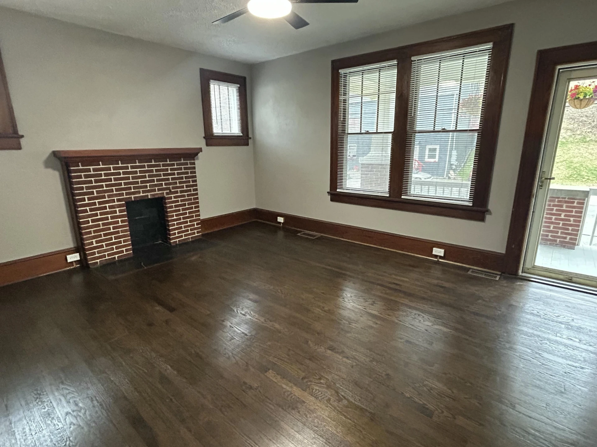 315 S Washington AVE - Photo 2