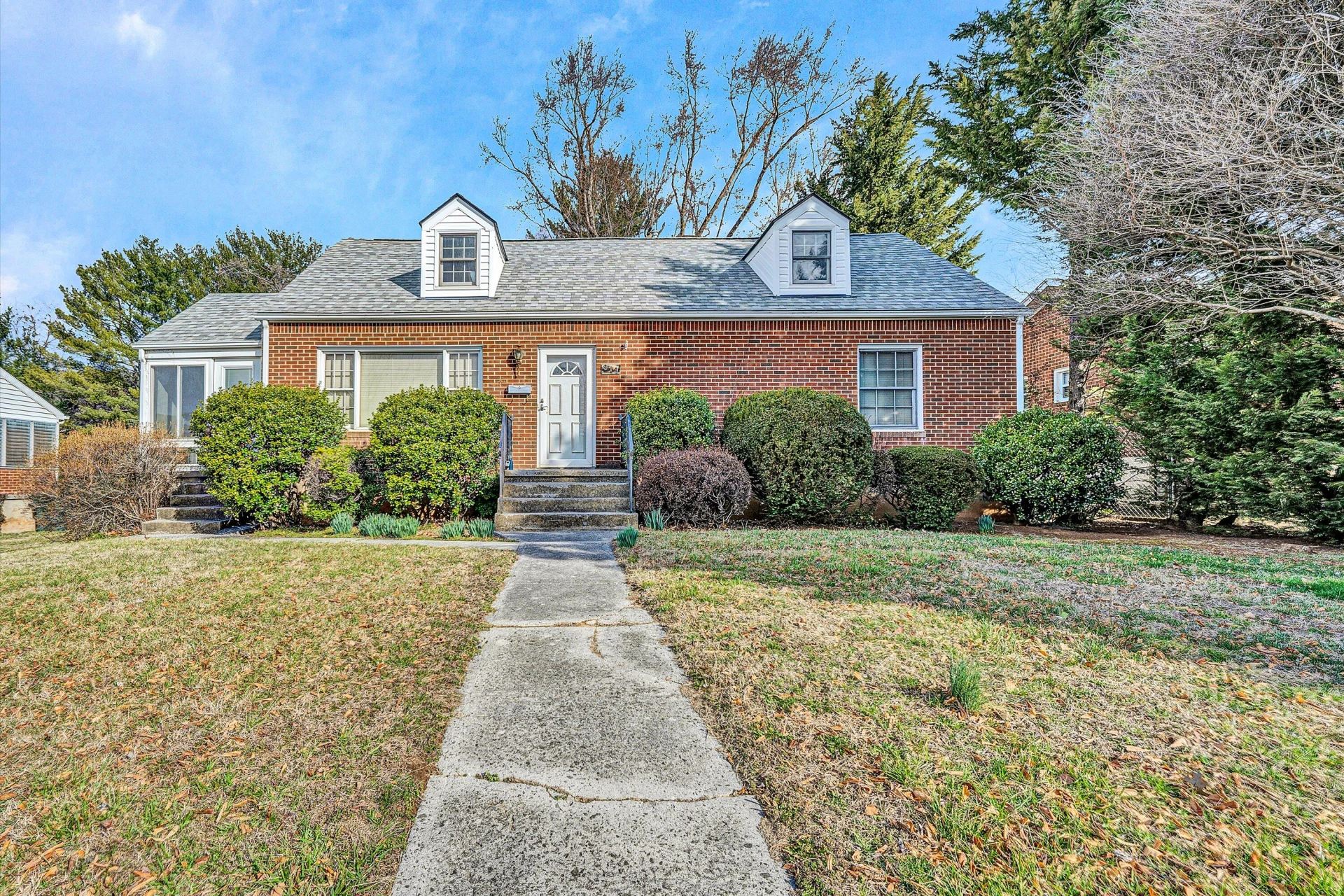 919 LOGAN ST