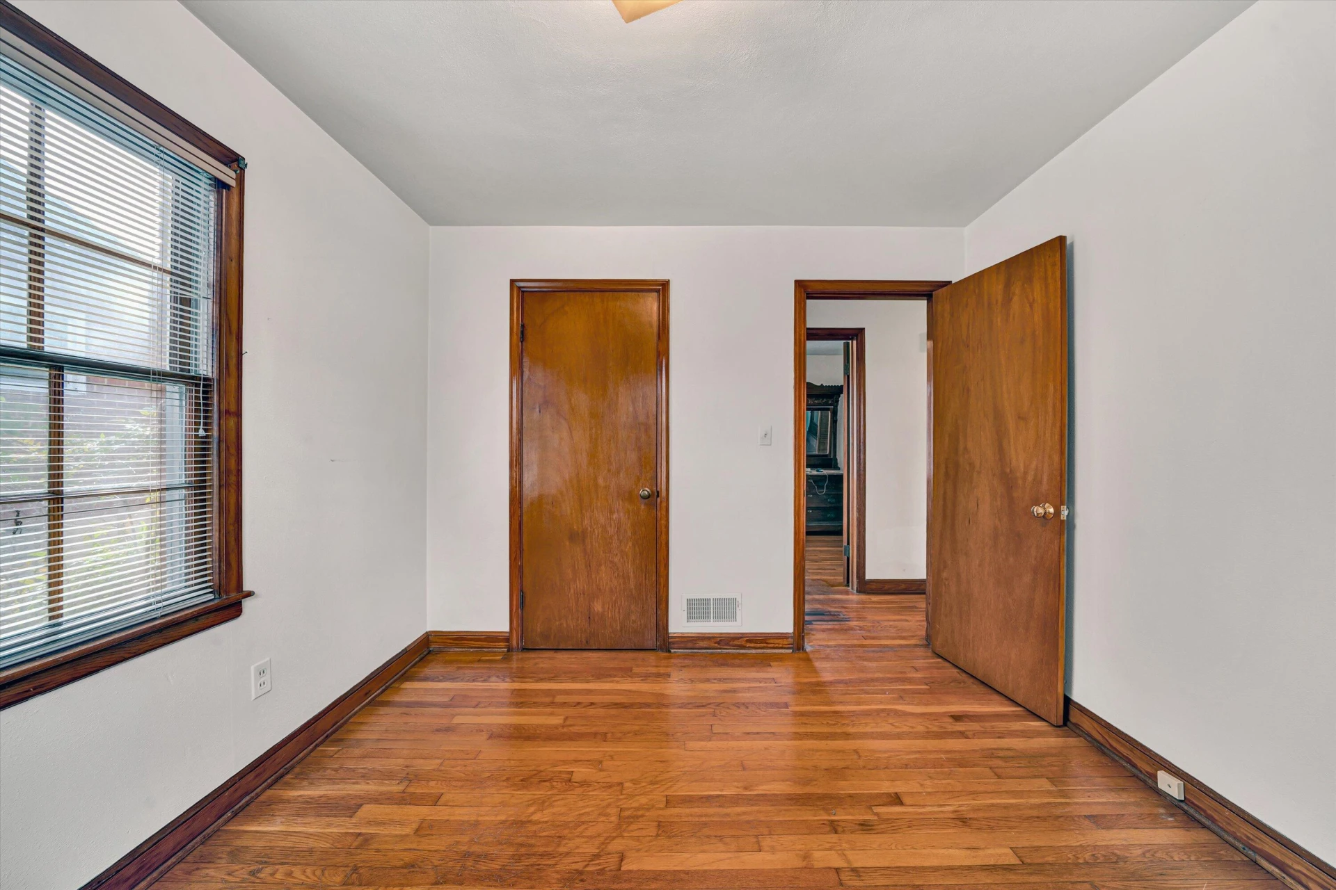 919 LOGAN ST - Photo 14