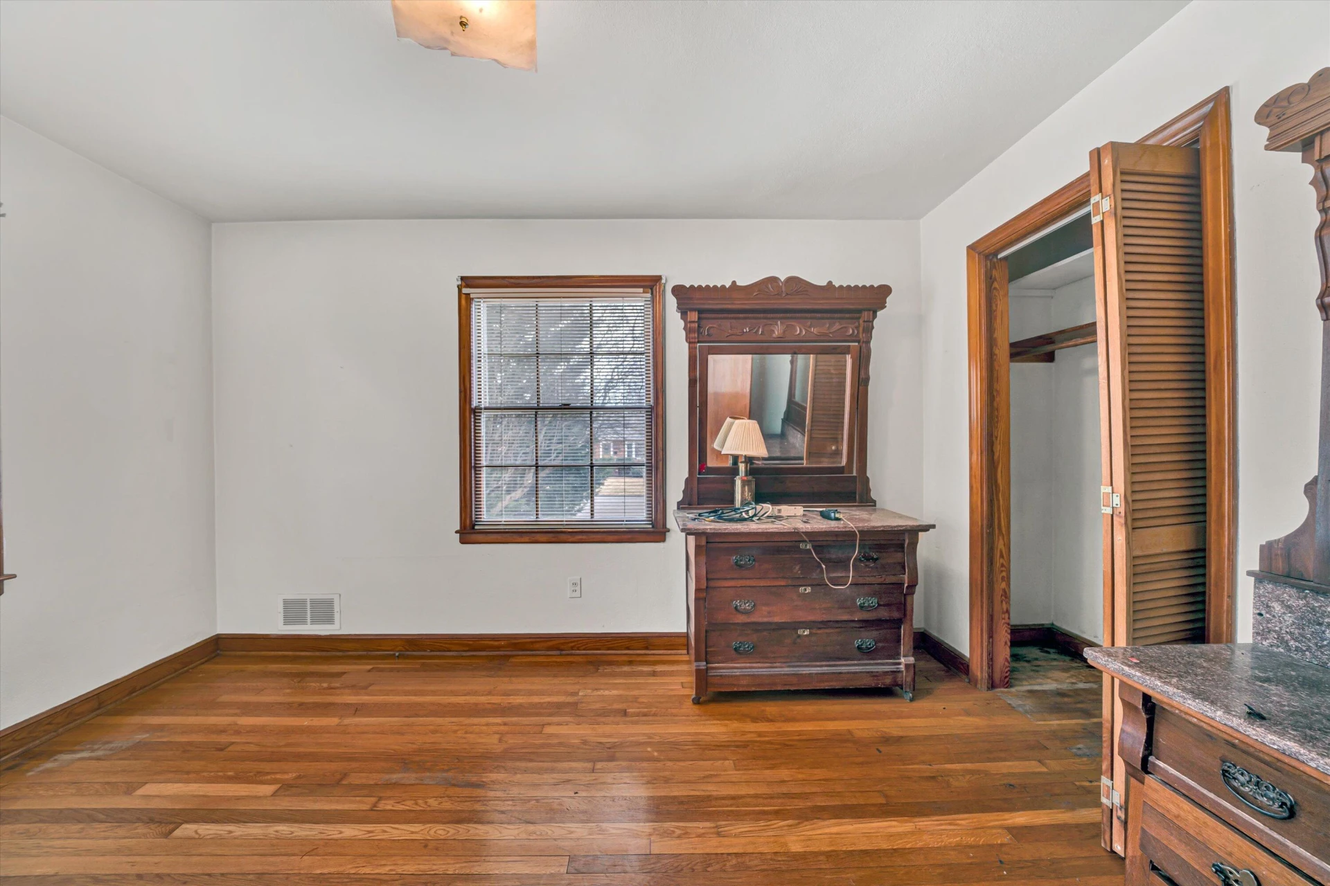 919 LOGAN ST - Photo 15