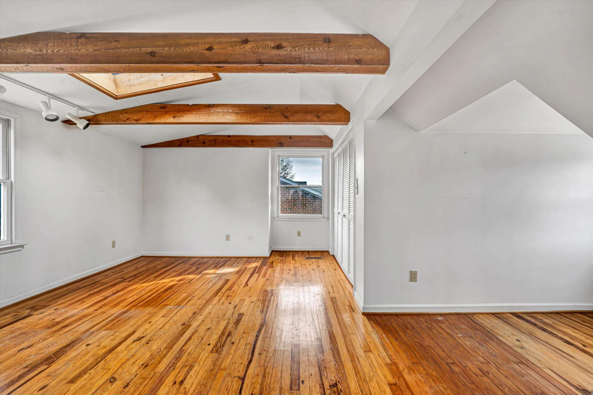 919 LOGAN ST - Photo 16