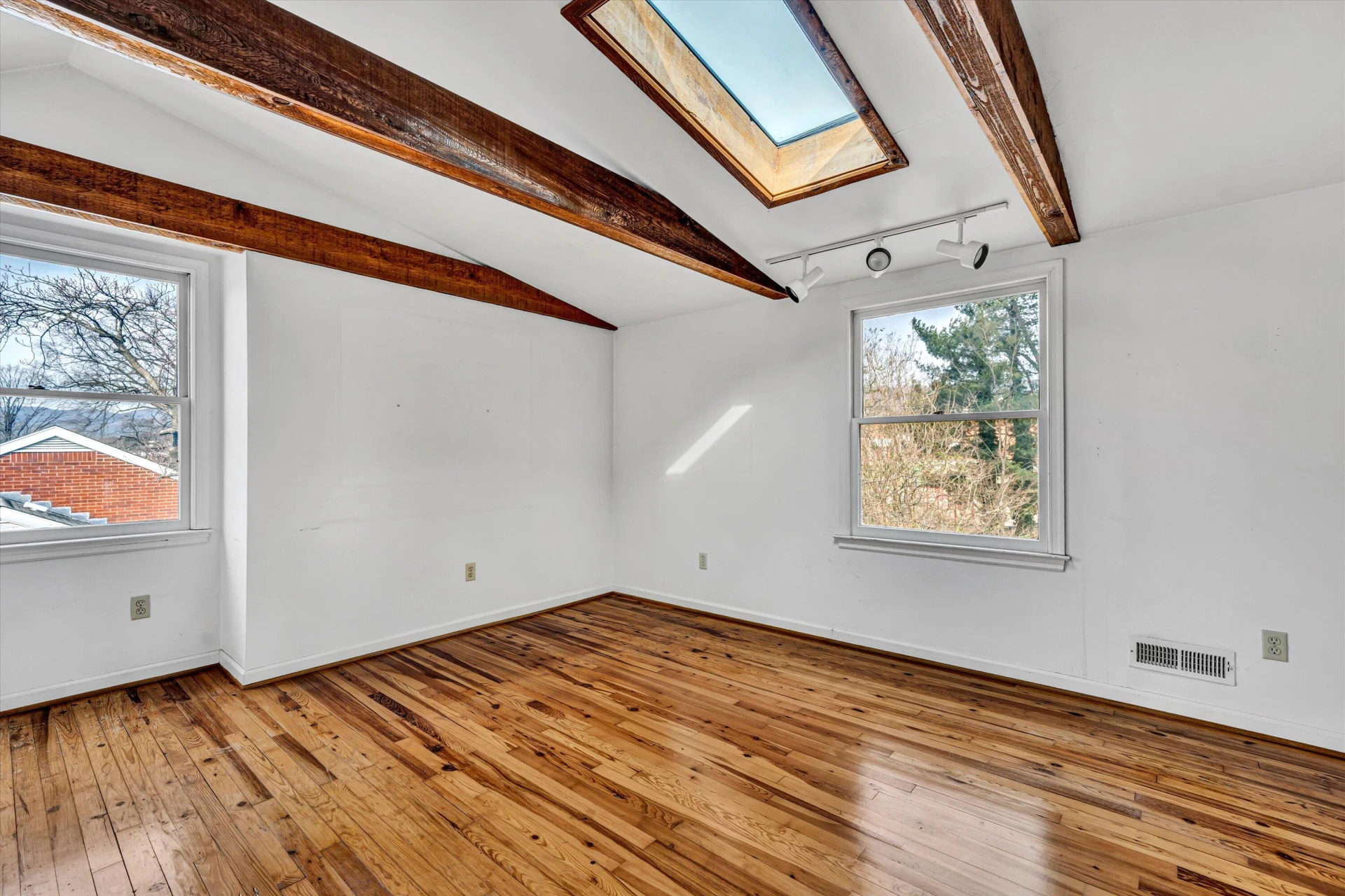 919 LOGAN ST - Photo 20