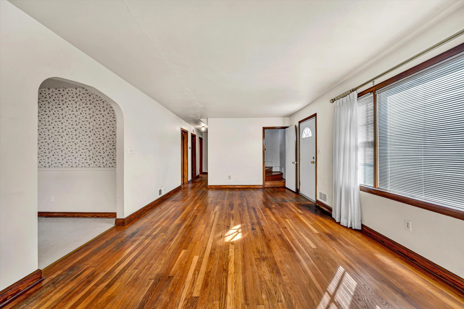 919 LOGAN ST - Photo 4