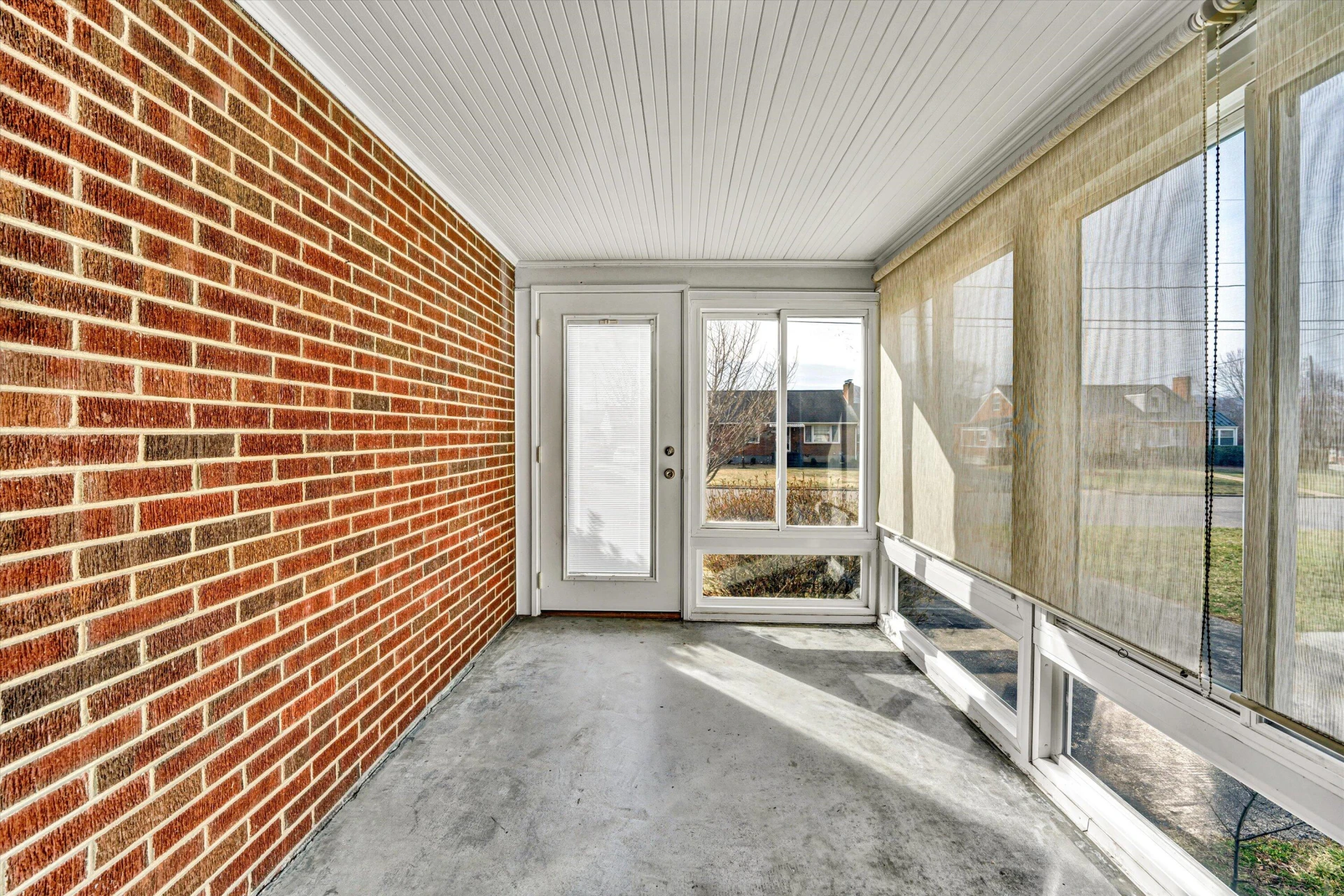 919 LOGAN ST - Photo 5